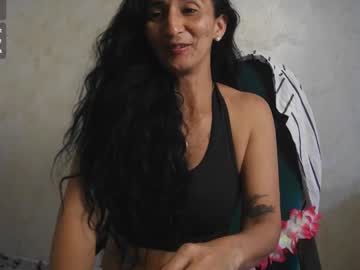 Cristalvelvet Chaturbate stream image from May 29, 2025