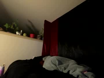 Foxyredddd Chaturbate stream image from May 29, 2025