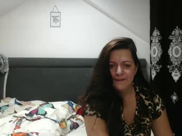 Helenhh Chaturbate stream image from May 29, 2025