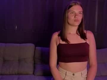 Cuttielinda Chaturbate stream image from May 29, 2025