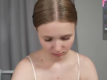 Lilmiia Chaturbate stream image from May 29, 2025