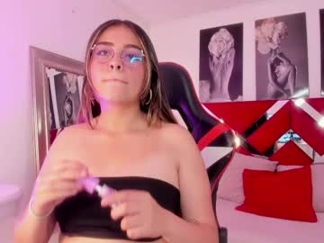 Imcloee Chaturbate stream image from May 29, 2025