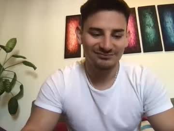 E1drian32 Chaturbate stream image from May 29, 2025