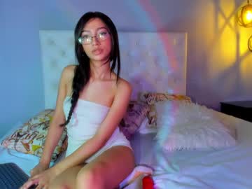Nicollee_Heart Chaturbate stream image from May 29, 2025