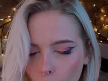 Lilywings Chaturbate stream image from May 29, 2025