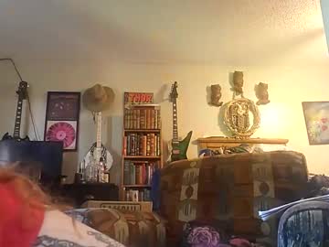 Little_Redriding Chaturbate stream image from May 29, 2025