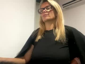Polaqueen1982 Chaturbate stream image from May 30, 2025