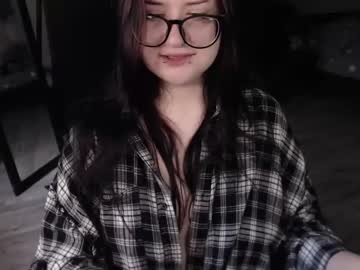 Uminarin Chaturbate stream image from May 30, 2025