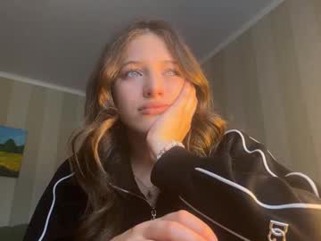 Astralldoll Chaturbate stream image from May 30, 2025