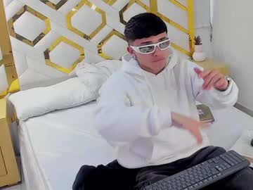 Nicolarossii Chaturbate stream image from May 30, 2025
