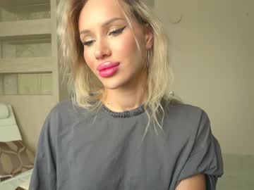 Pearl_Blonde Chaturbate stream image from May 30, 2025