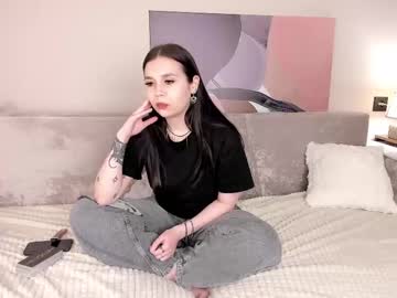 Mirahills Chaturbate stream image from May 30, 2025