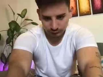 E1drian32 Chaturbate stream image from May 30, 2025