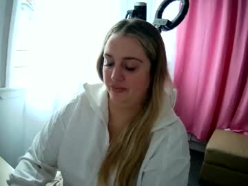 Aliceblushx Chaturbate stream image from May 31, 2025