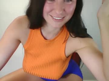 Luxmilf1 Chaturbate stream image from May 31, 2025