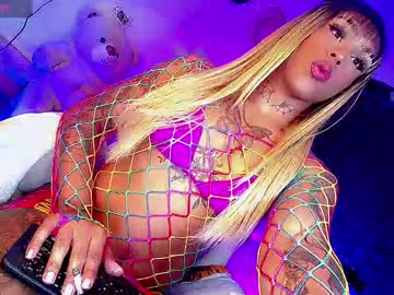 Candyiove Chaturbate stream image from May 31, 2025