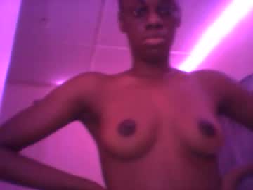 Slimmyi Chaturbate stream image from May 31, 2025