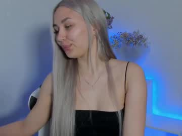 Evikqw Chaturbate stream image from May 31, 2025