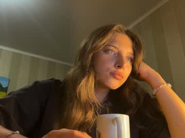 Astralldoll Chaturbate stream image from May 31, 2025