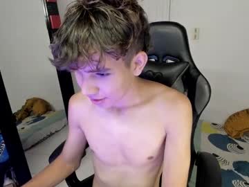 Azulito_Cat Chaturbate stream image from June 01, 2025
