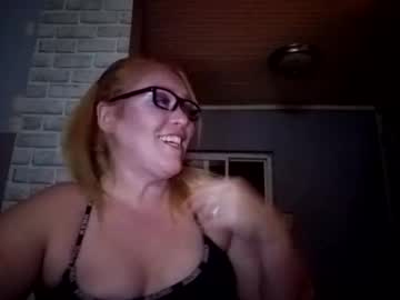 Thatredheadbabe Chaturbate stream image from June 01, 2025