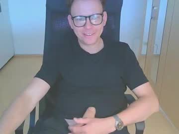 Niceguyflo stream image from June 01, 2025
