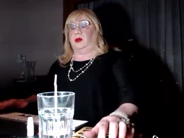 Suzannebanci Chaturbate stream image from June 01, 2025