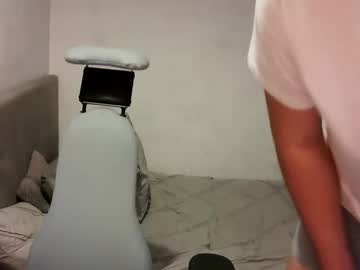 Izzzioo Chaturbate stream image from June 01, 2025