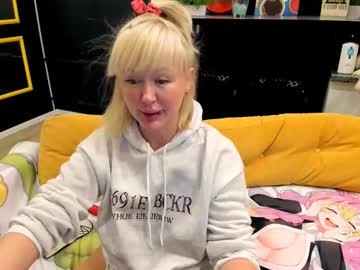 Flirtymary Chaturbate stream image from June 01, 2025