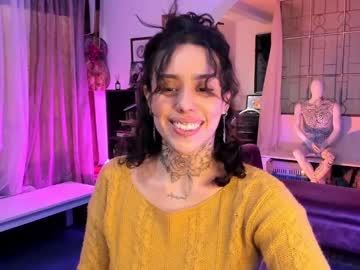 Lucyklumm Chaturbate stream image from June 01, 2025