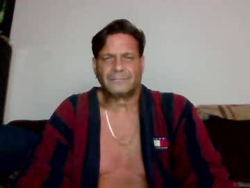 Inurass2222 Chaturbate stream image from June 02, 2025