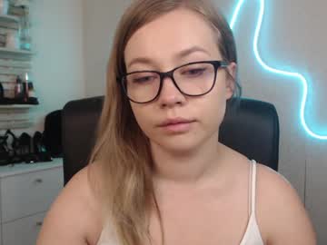 Holly_Bb95 Chaturbate stream image from June 02, 2025