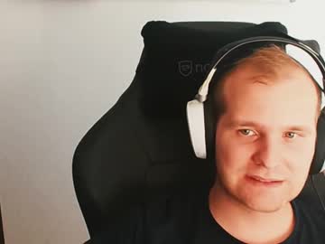Croissant911 Chaturbate stream image from June 02, 2025