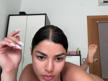 Lauralovexxox Chaturbate stream image from June 02, 2025