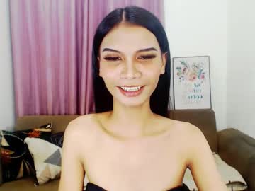 Seductivehugecumontop Chaturbate stream image from June 02, 2025