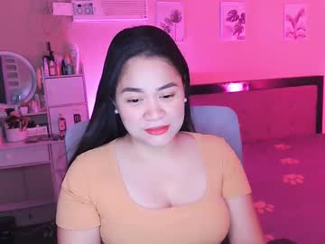 Elleelle123 Chaturbate stream image from June 03, 2025