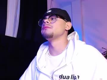 Isaac_Saenz Chaturbate stream image from June 03, 2025