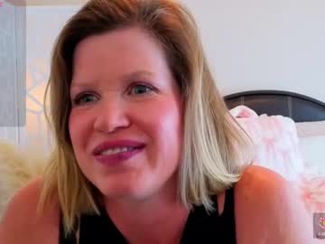 Allieplush Chaturbate stream image from June 04, 2025