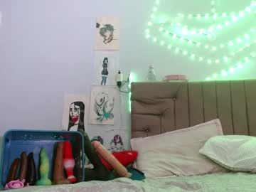 Reiv_Femboy Chaturbate stream image from June 04, 2025
