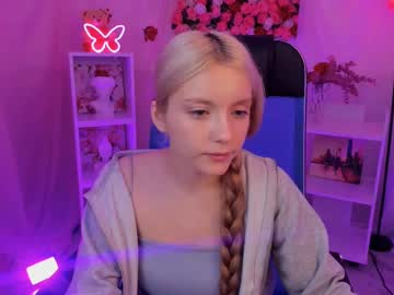 Aurorawrenfield Chaturbate stream image from June 04, 2025