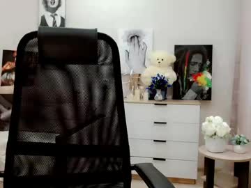 Evelove33 Chaturbate stream image from June 04, 2025