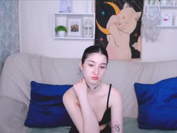 Evelinepearl Chaturbate stream image from June 04, 2025