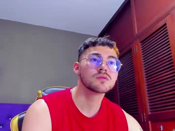 Brunowalkerr Chaturbate stream image from June 04, 2025