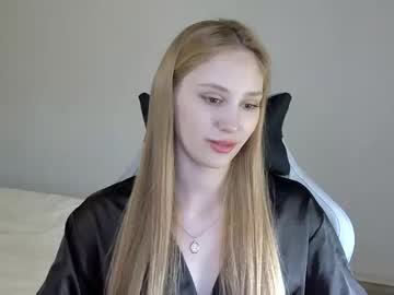 Laylla001 Chaturbate stream image from June 04, 2025