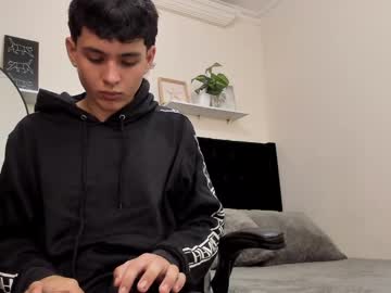 Andrewrestrepo Chaturbate stream image from June 04, 2025