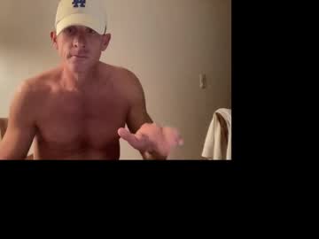 Luxxleon Chaturbate stream image from June 04, 2025