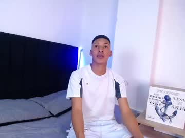 Dominictwink Chaturbate stream image from June 04, 2025