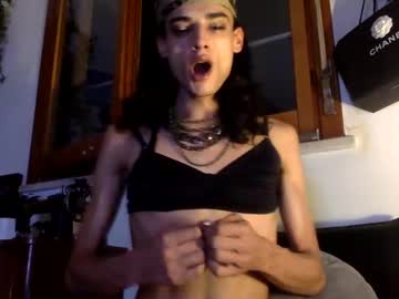 Raffaxoxo Chaturbate stream image from June 05, 2025