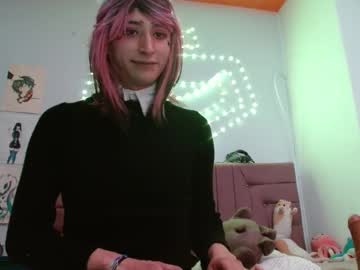 Reiv_Femboy Chaturbate stream image from June 05, 2025