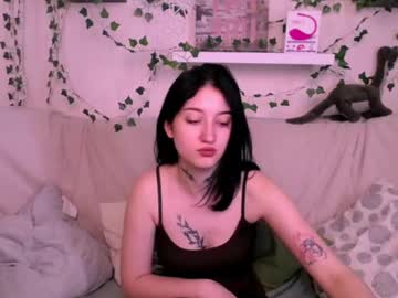 Evelinepearl Chaturbate stream image from June 05, 2025